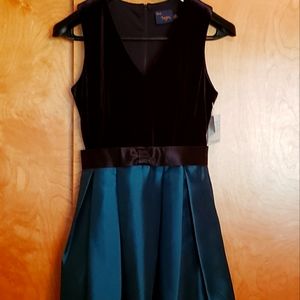 Just Taylor Black Velvet/Rich Pine Poly Satin Party Dress NWT